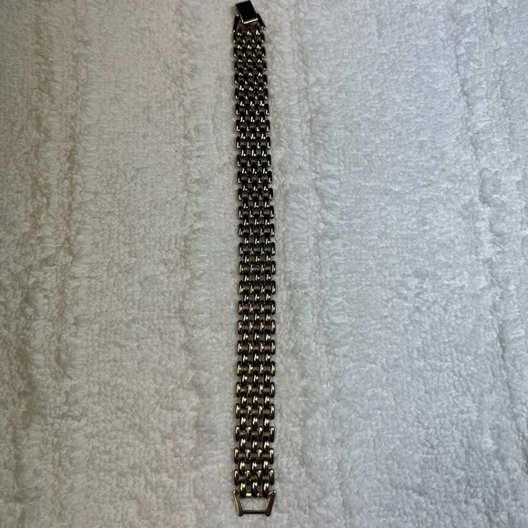 Vintage gold tone bracelet. Substantial stand out piece. Beauty!!! - Picture 3 of 4